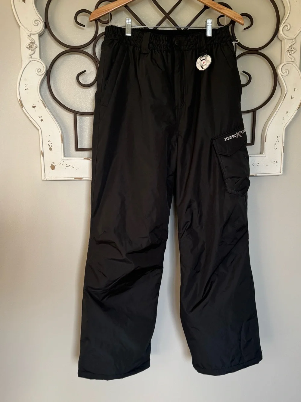 NWT ZeroXposur Size XL Boys or Girls Black Snow Pants